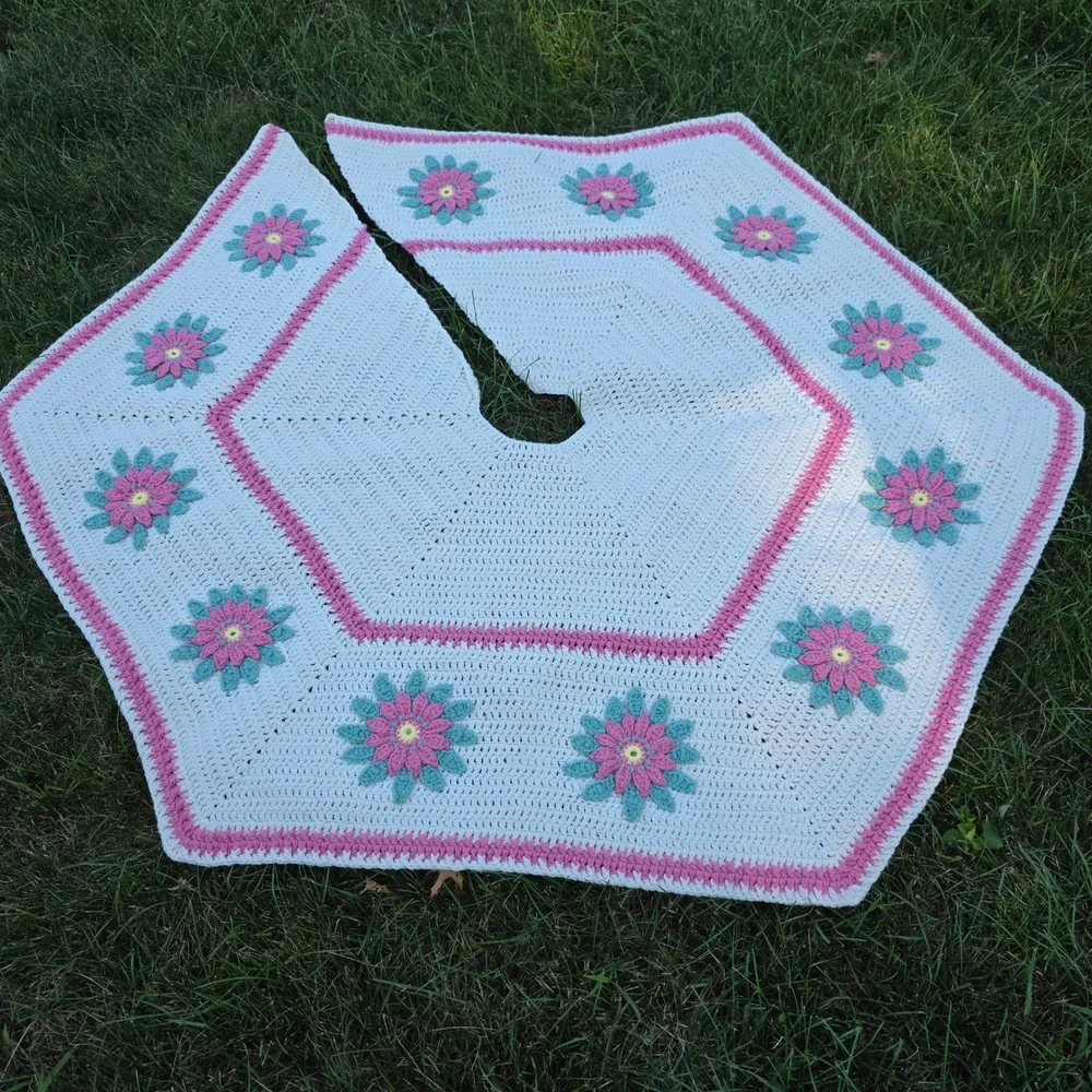 Vtg Handmade Crochet Christmas Tree Skirt White Pink Teal Pointsettia 54 inches